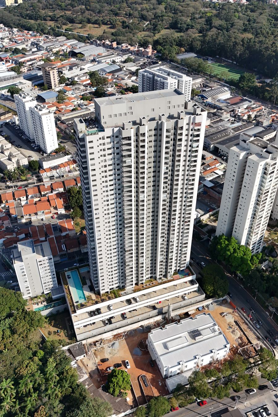 Vista aérea do Dream View Sky Resort, o edifício mais alto da Vila Prudente