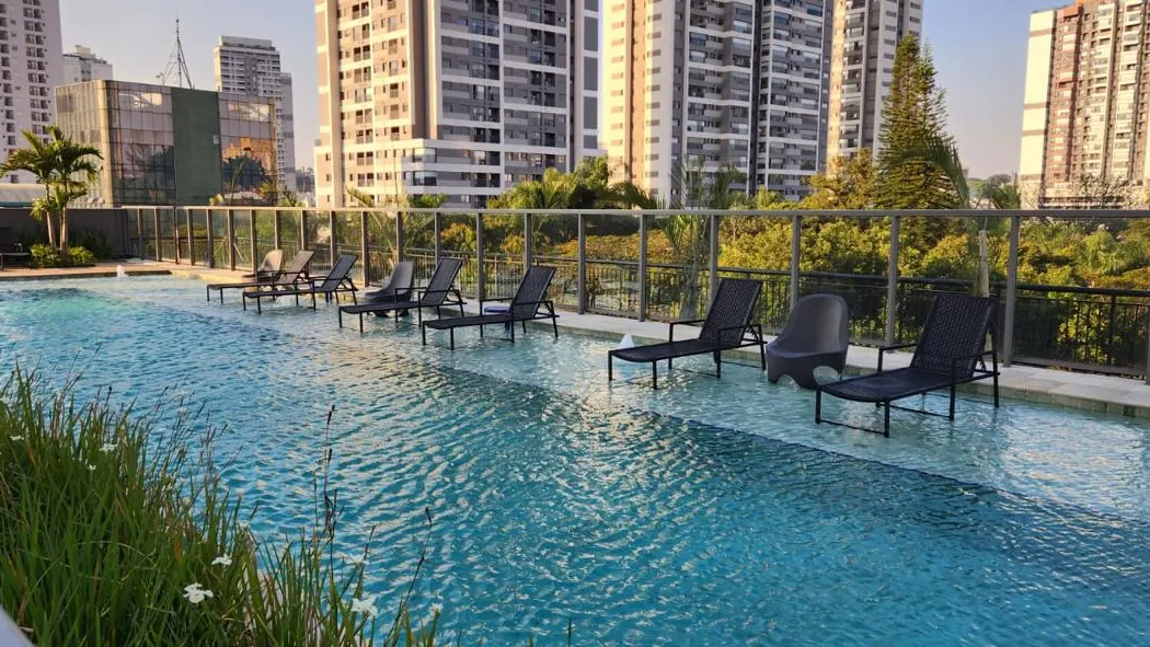 Piscina adulto de 25 metros — Dream View Sky Resort