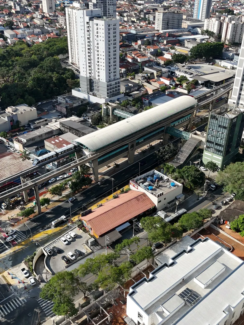 A Estação Oratório do monotrilho Linha 15-Prata, a 300 metros do Dream View Sky Resort